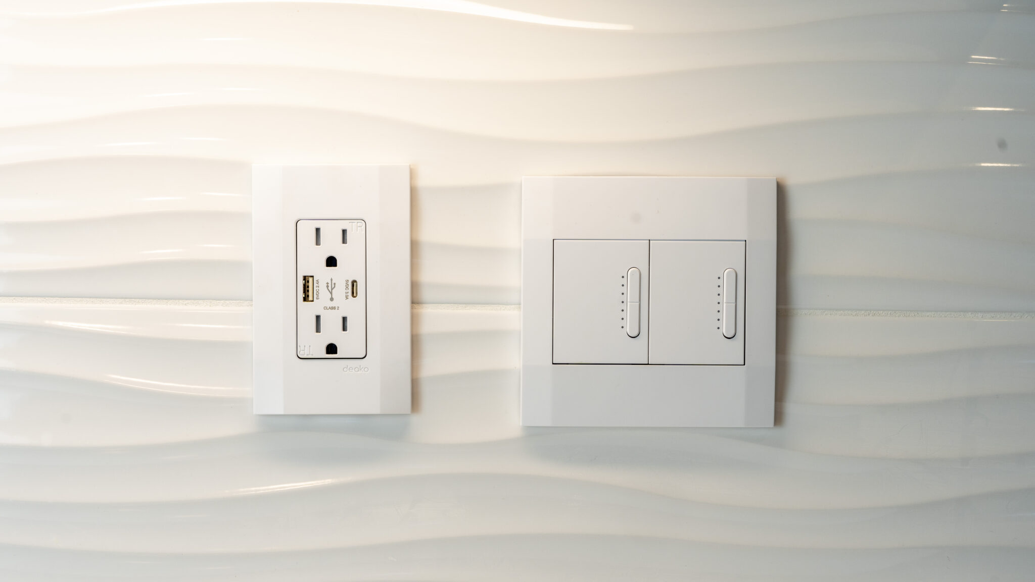 deako electrical outlets